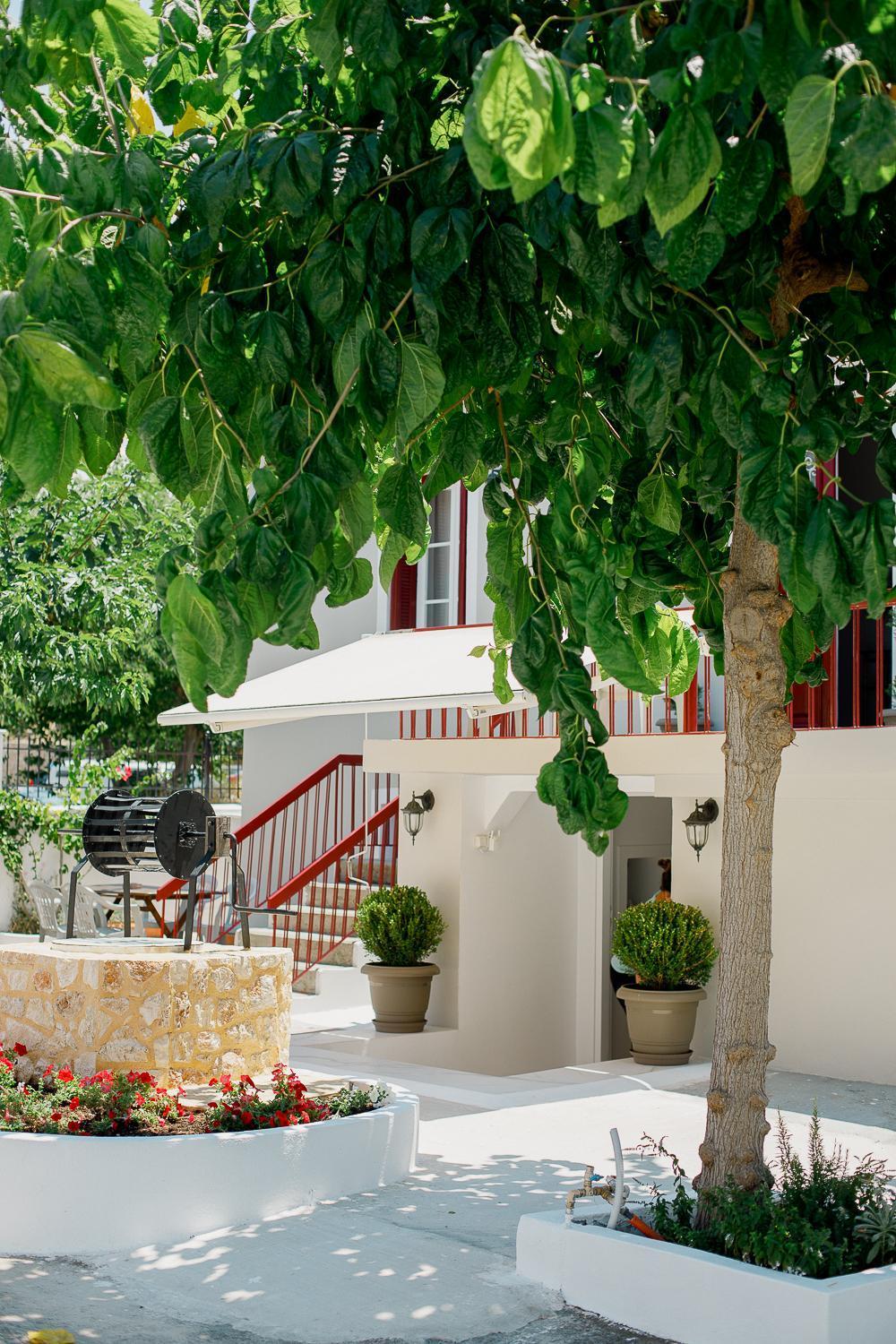Iris Garden Retreat Aparthotel Corinth Buitenkant foto
